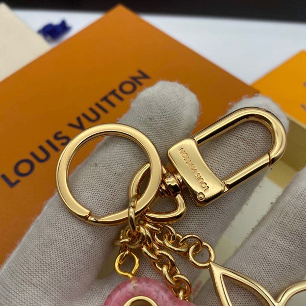 ブランドキーホルダー着用イメージ